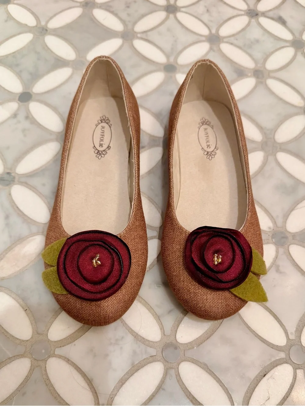 Joyfolie Girls Charlotte Closed Toe Flat Shoes Berry Brown Burgundy Size Y2 NWOT